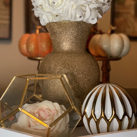 Golden Centerpiece Set - Picture 3 of 5